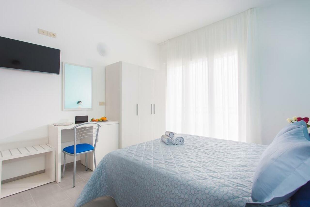 Hotel Platinum リミニ エクステリア 写真