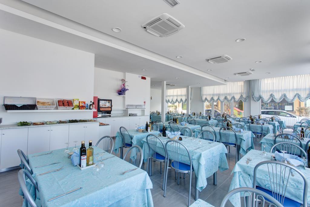 Hotel Platinum リミニ エクステリア 写真