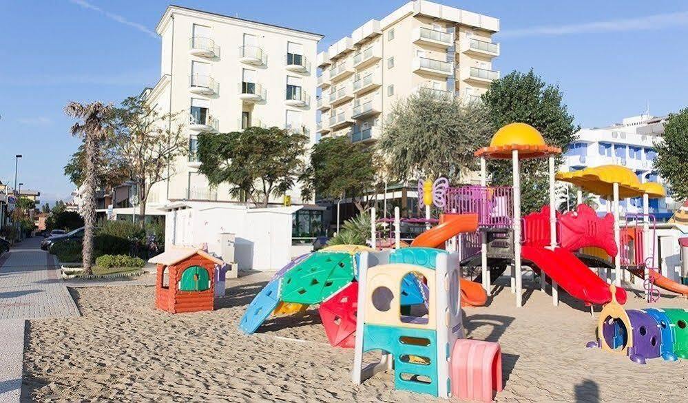 Hotel Platinum リミニ エクステリア 写真